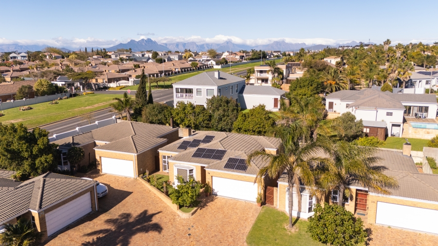 3 Bedroom Property for Sale in The Crest Western Cape